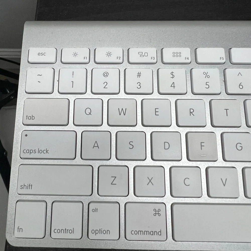 Apple A1314 Wireless‎ Keyboard w Bluetooth for iMac Mac iPad